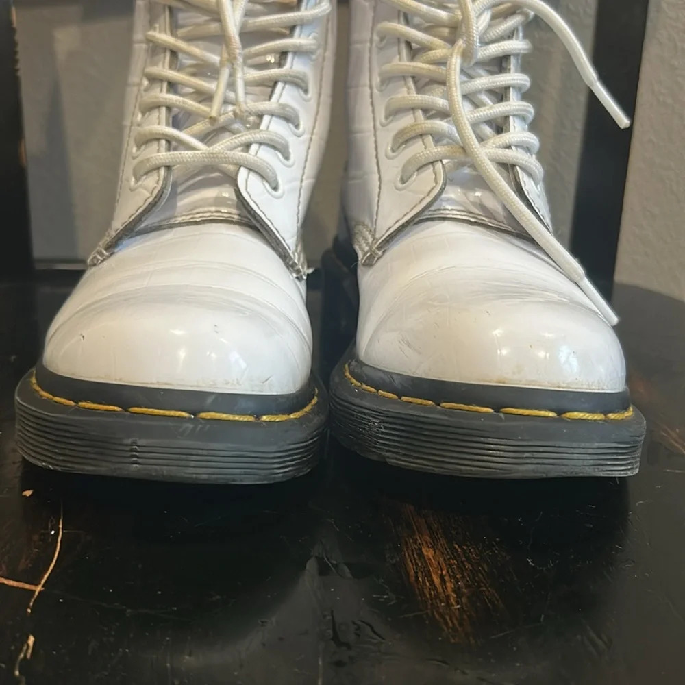 Dr. Martens Croc Embossed White Patent Leather 8-eyelet 1460 W Classic Boots - Picture 4 of 15